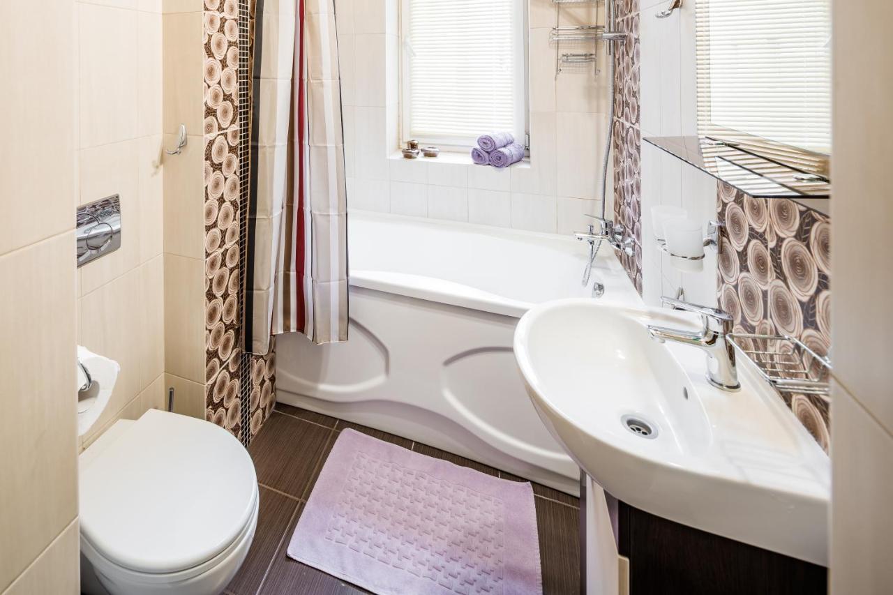 Svobody Avenue 10 Apartment Lviv Bagian luar foto